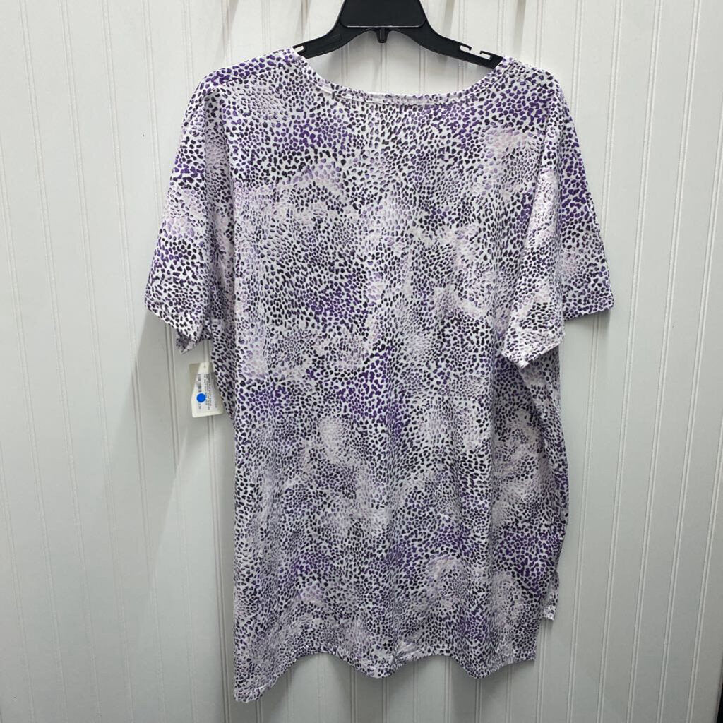 SHORT SLEEVED TOP