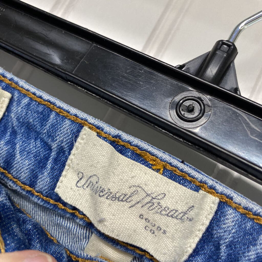 FRAYED DENIM SHORTS