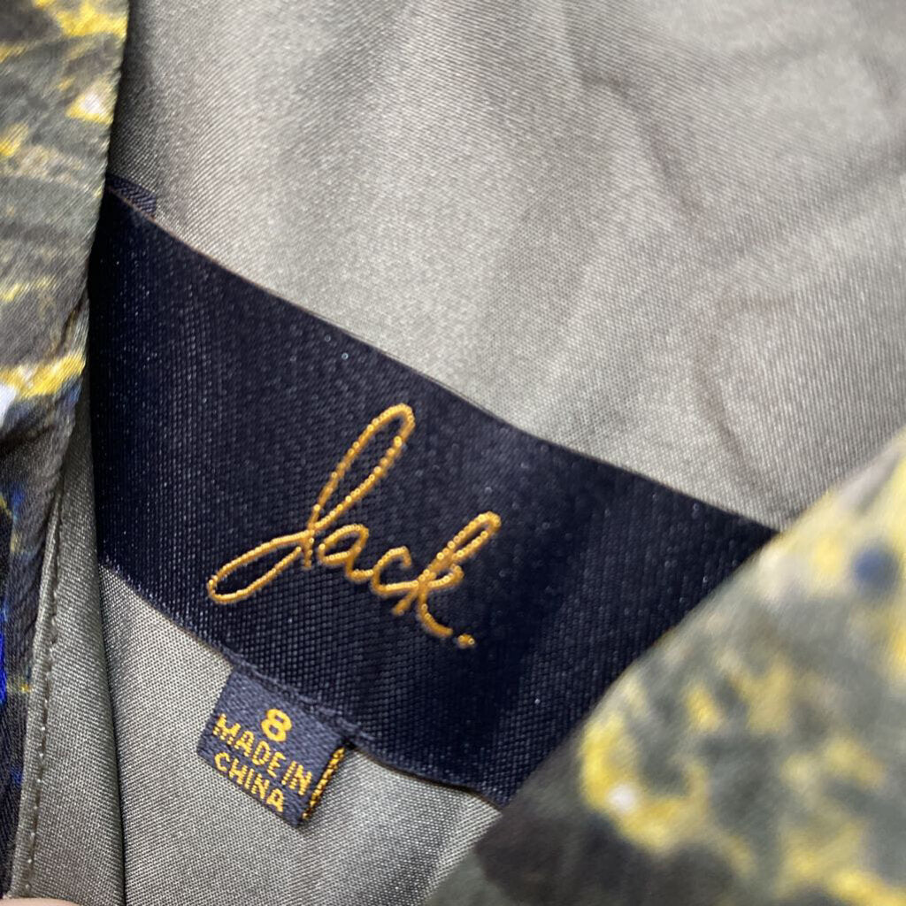 SLEEVELESS V NECK DRESS