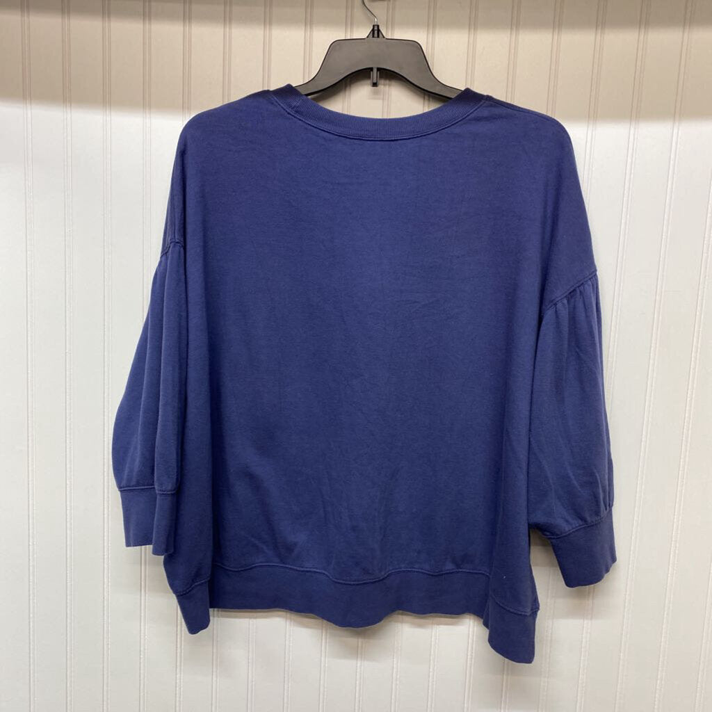 NAVY SWEATSHIRT