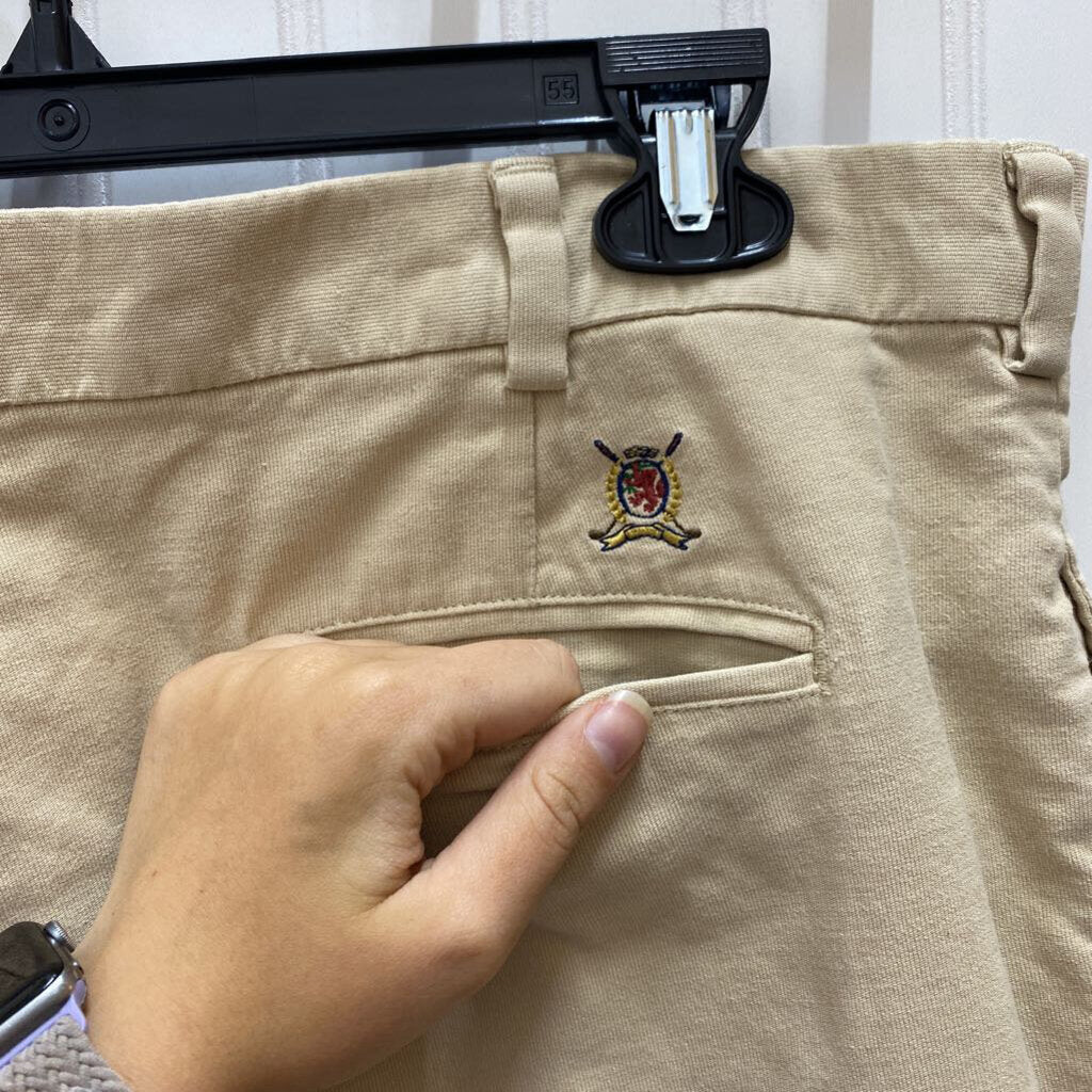 PLEATED KHAKI SHORTS