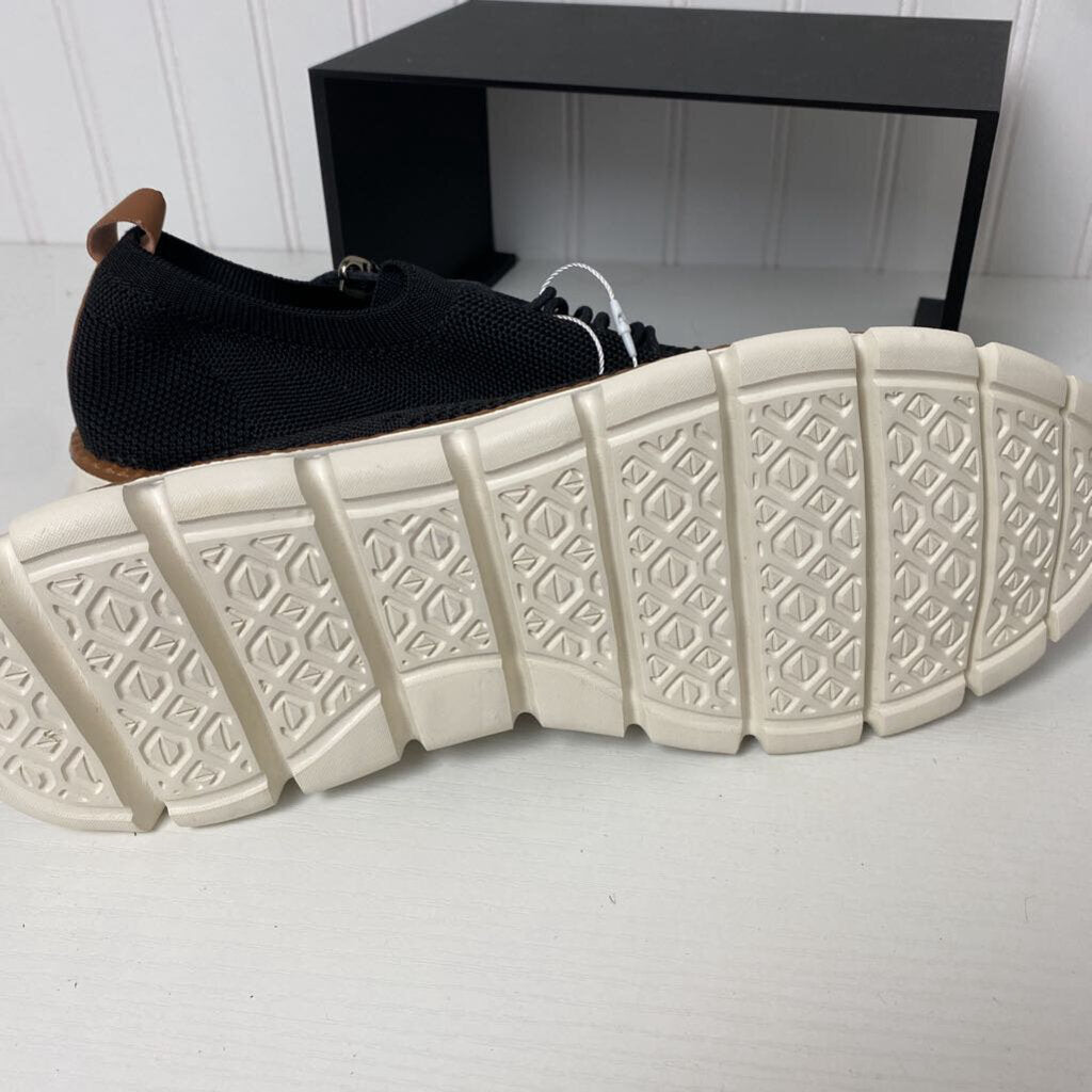 STRETCHY SLIP-ON TENNIS SHOES
