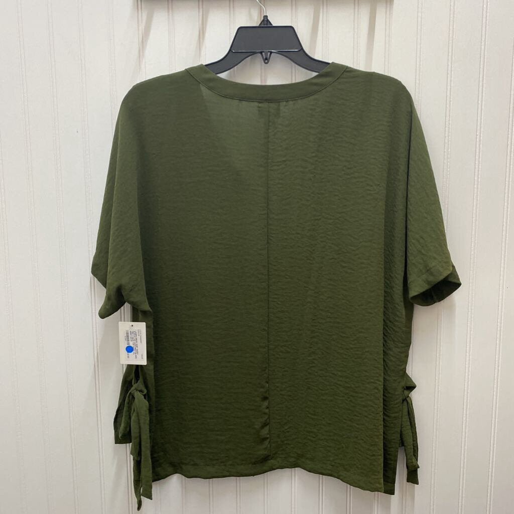 SIDE TIED V NECK TOP