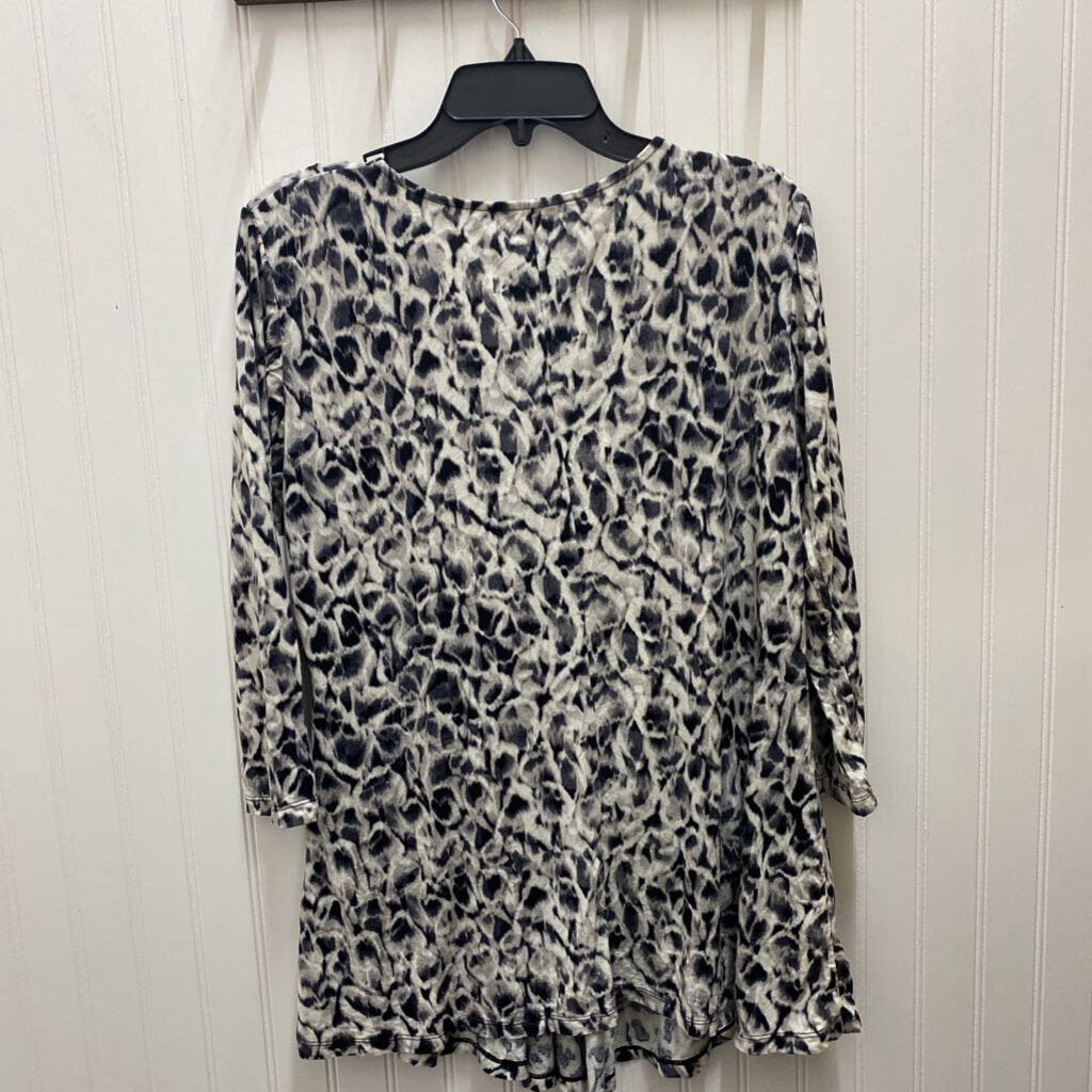 GATHERED SCOOP NECK