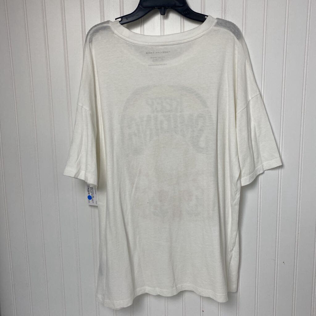 KEEP SMILING GRAPHIC TEE