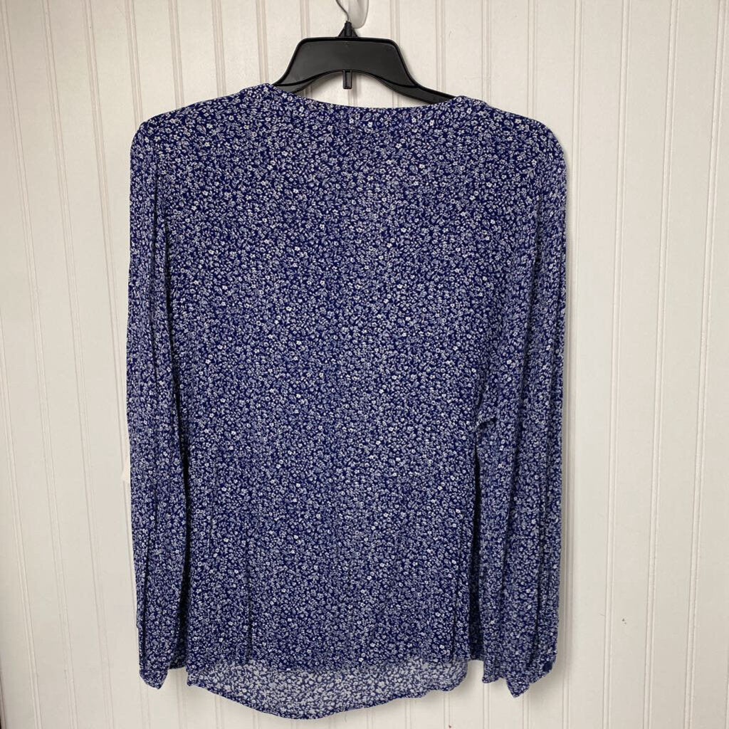BLUE AND WHITE LONG SLEEVED