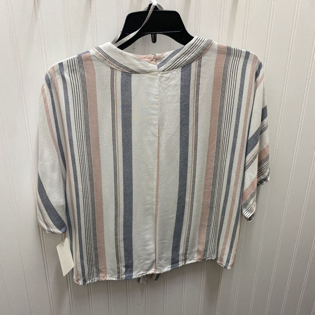 SHORT SLEEVE BUTTON UP TOP