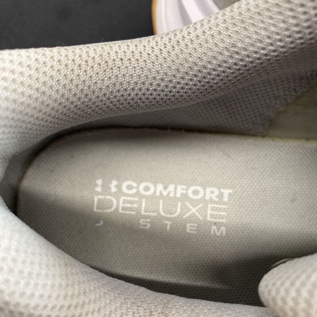 TENNIS SHOES
