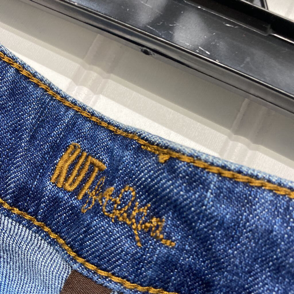 BOYFRIEND CUT JEANS