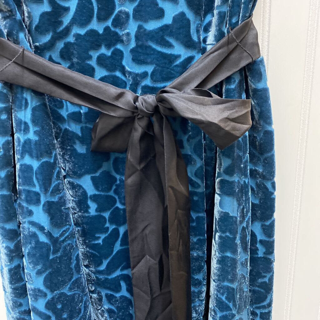 SLEEVLESS VELVET DRESS