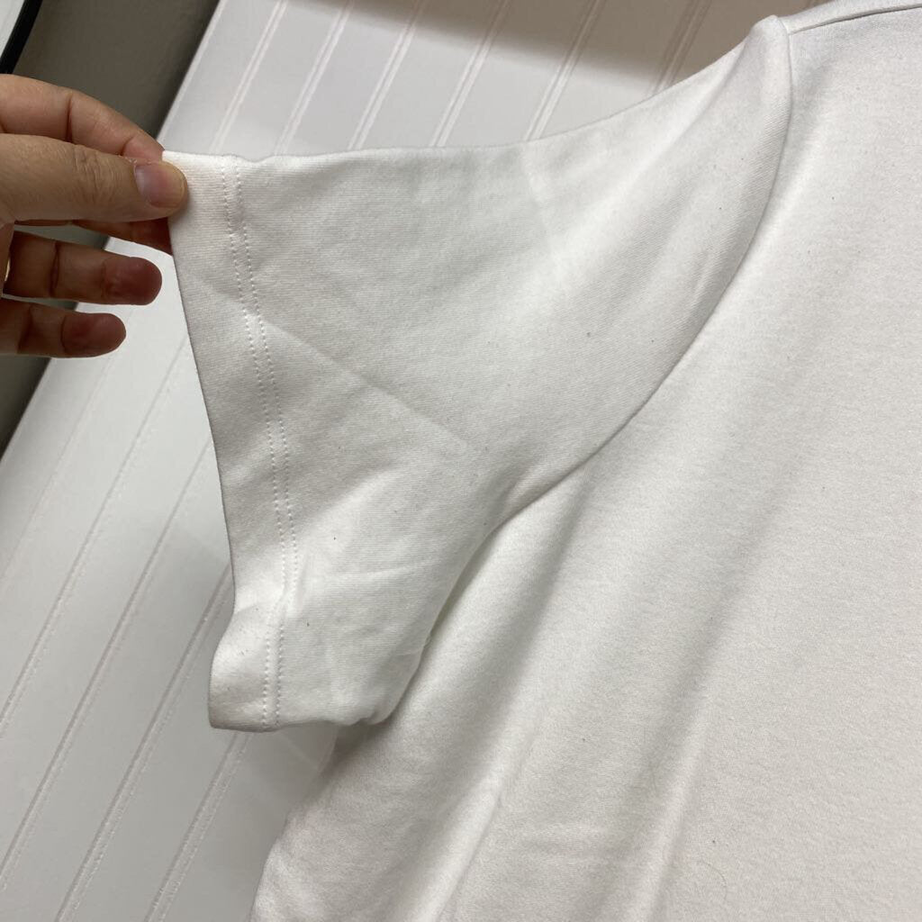 V NECK SHORT SLEEVED