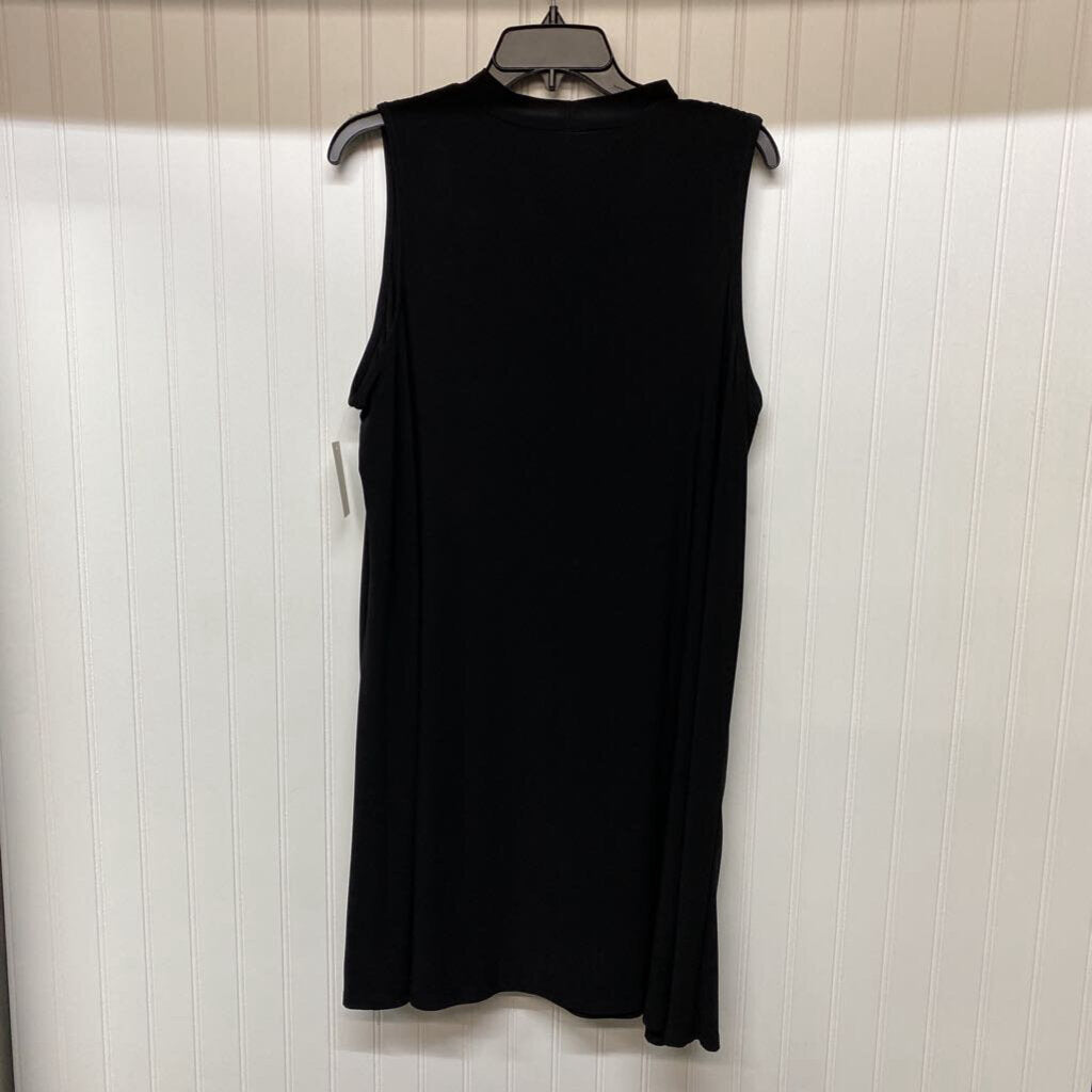 *SLEEVELESS SHORT MOCK NECK