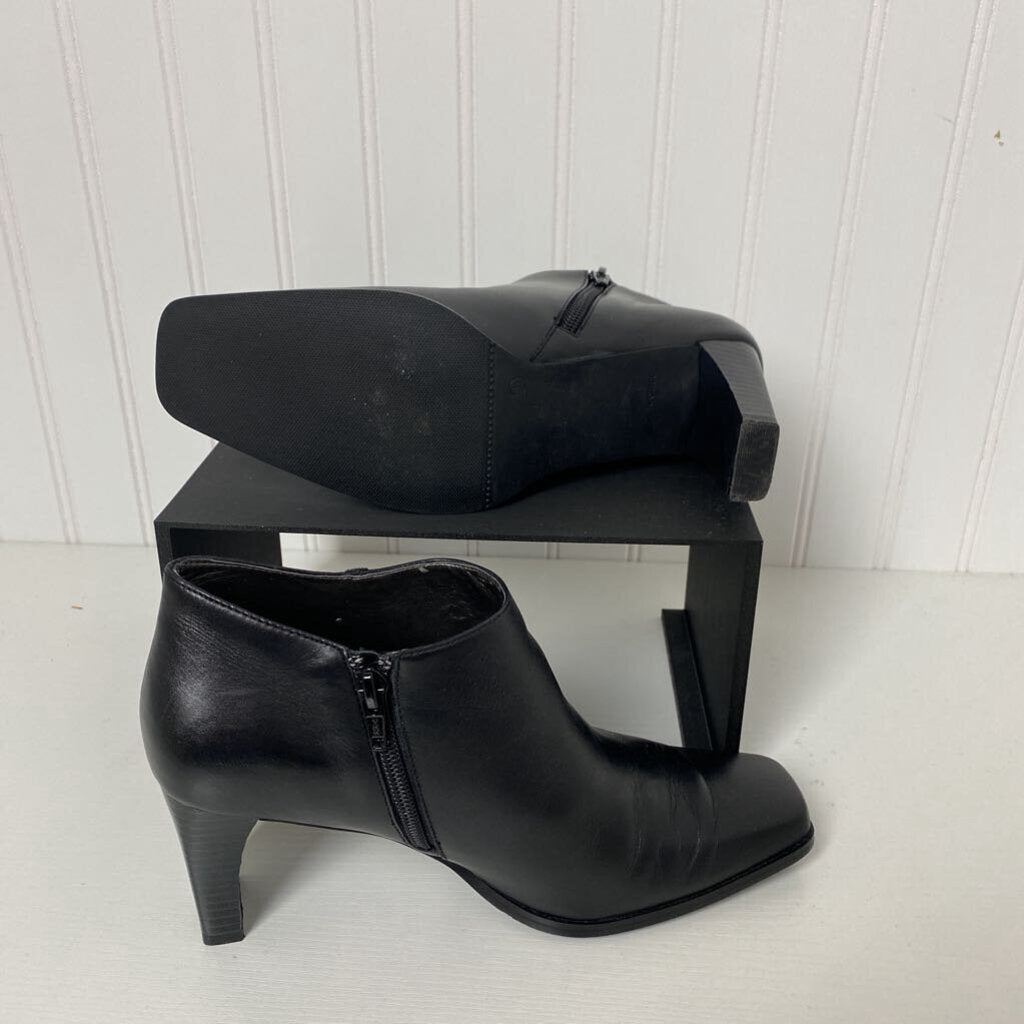 BLACK ANKLE BOOTS