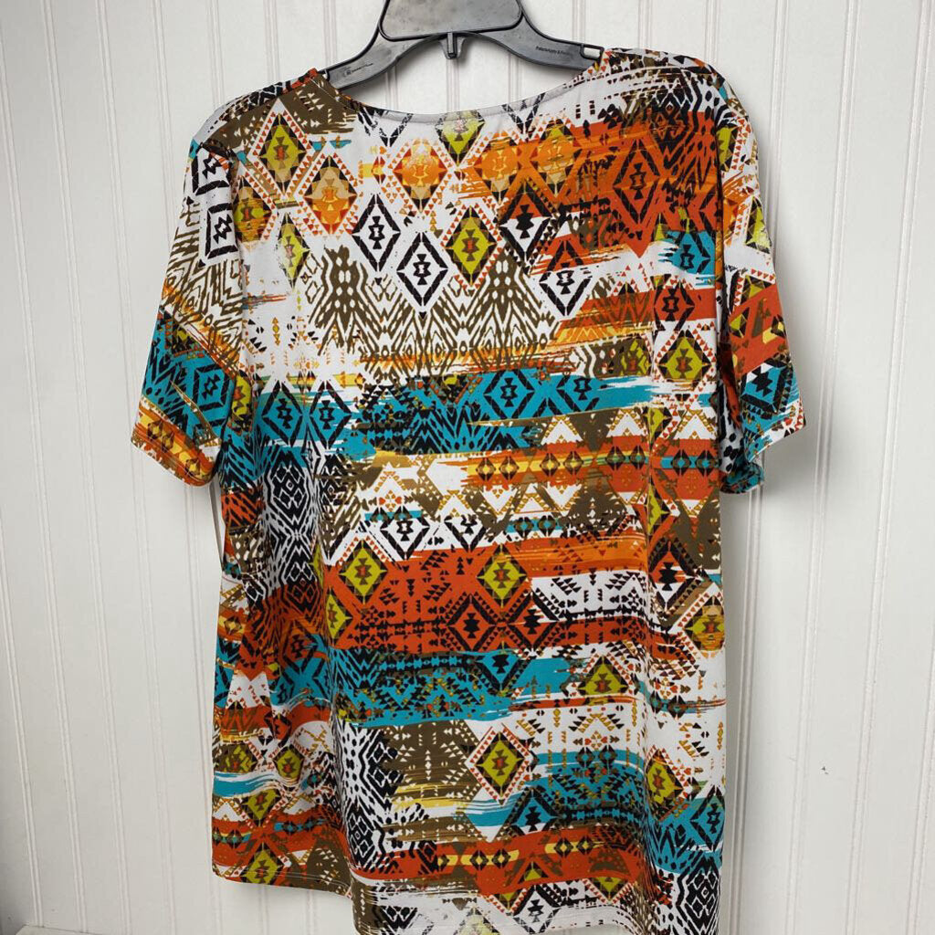 *SHORT SLEEVE TOP WITH BUTTON ON SLEEVE