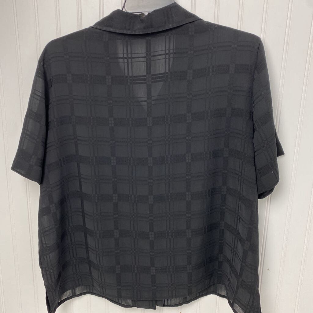 SHORT SLEEVE SHEER BUTTON UP SHIRT