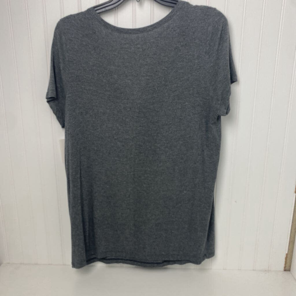 V NECK SHORT SLEEVED