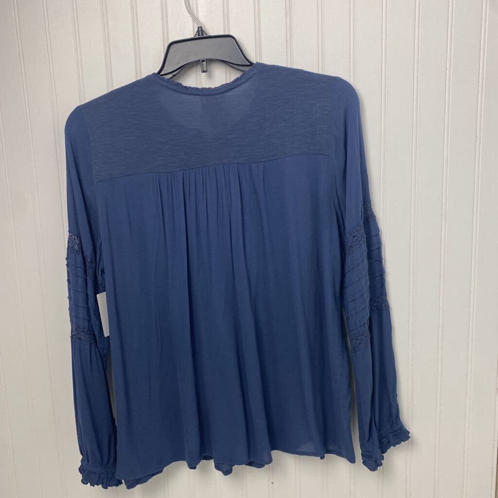 PLEATED LONG SLEEVED