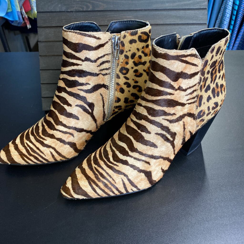 LEOPARD PRINT ANKLE BOOTS