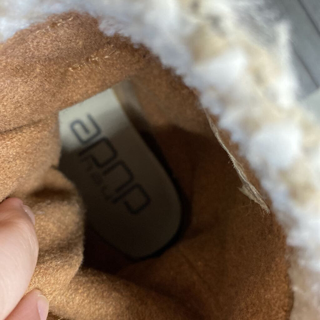 FAUX LEATHER AND FLEECE BOOTS