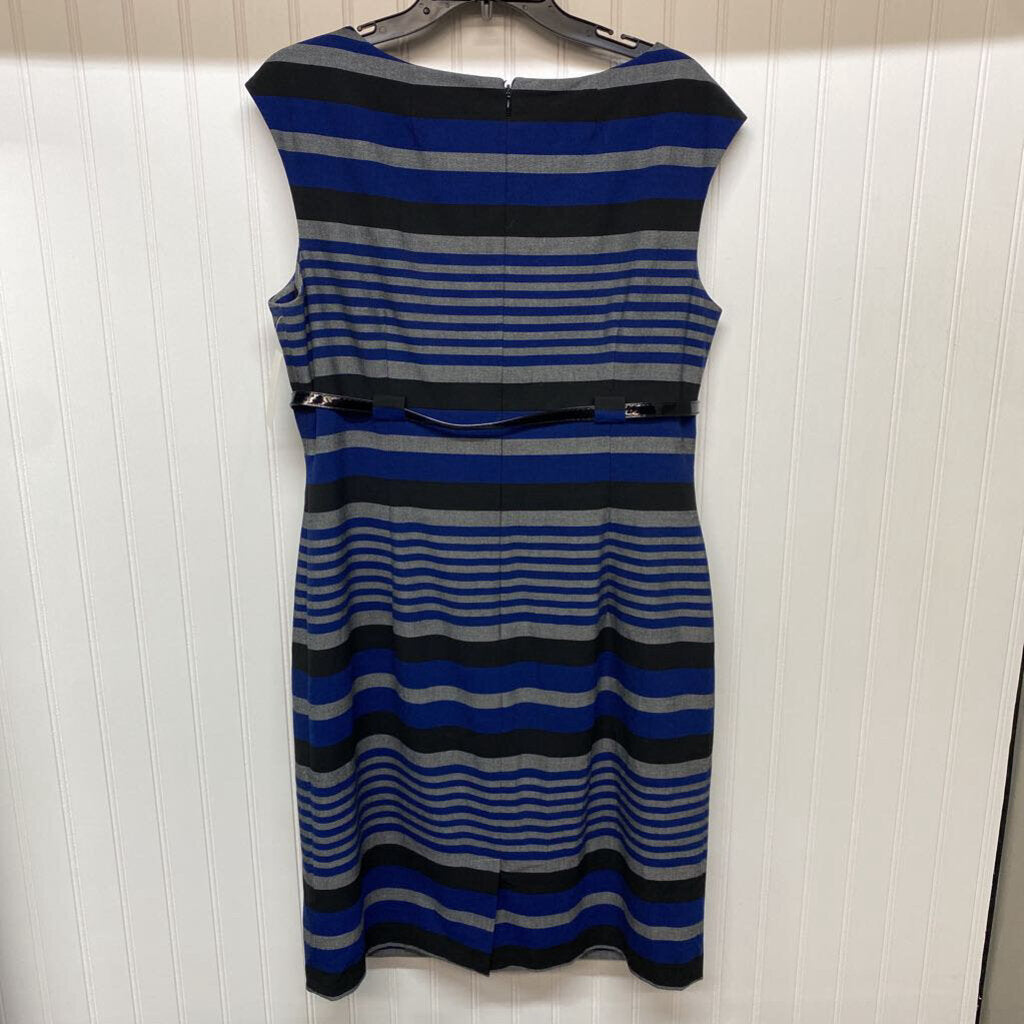 CAP SLEEVED PLEATED DRESS