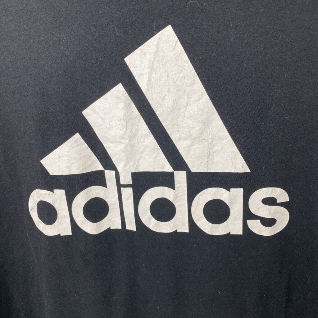 MENS GRAPHIC TEE