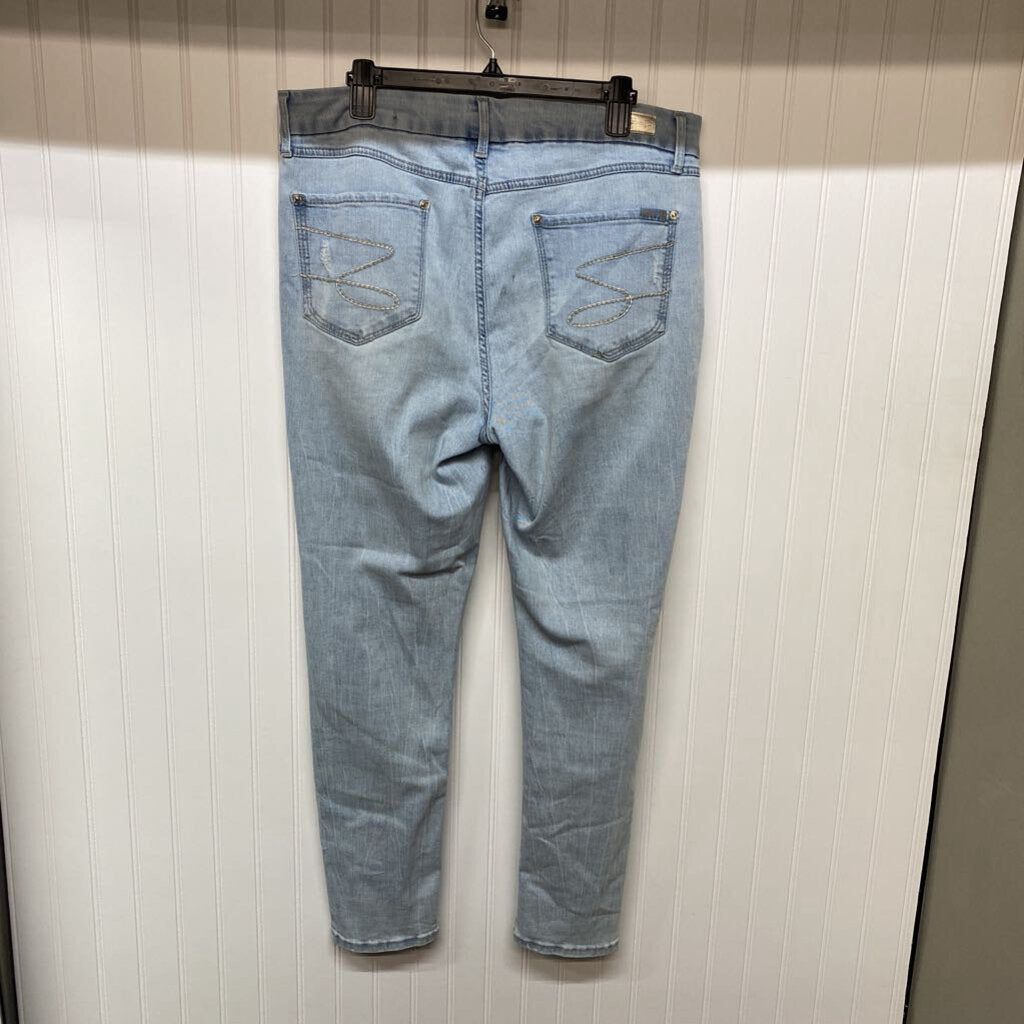 DISTRESSED SKINNY JEANS
