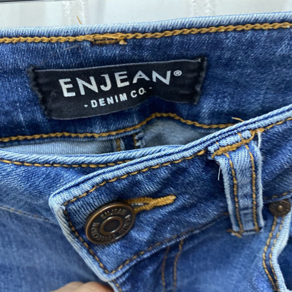 DISTRESSED SKINNY JEANS
