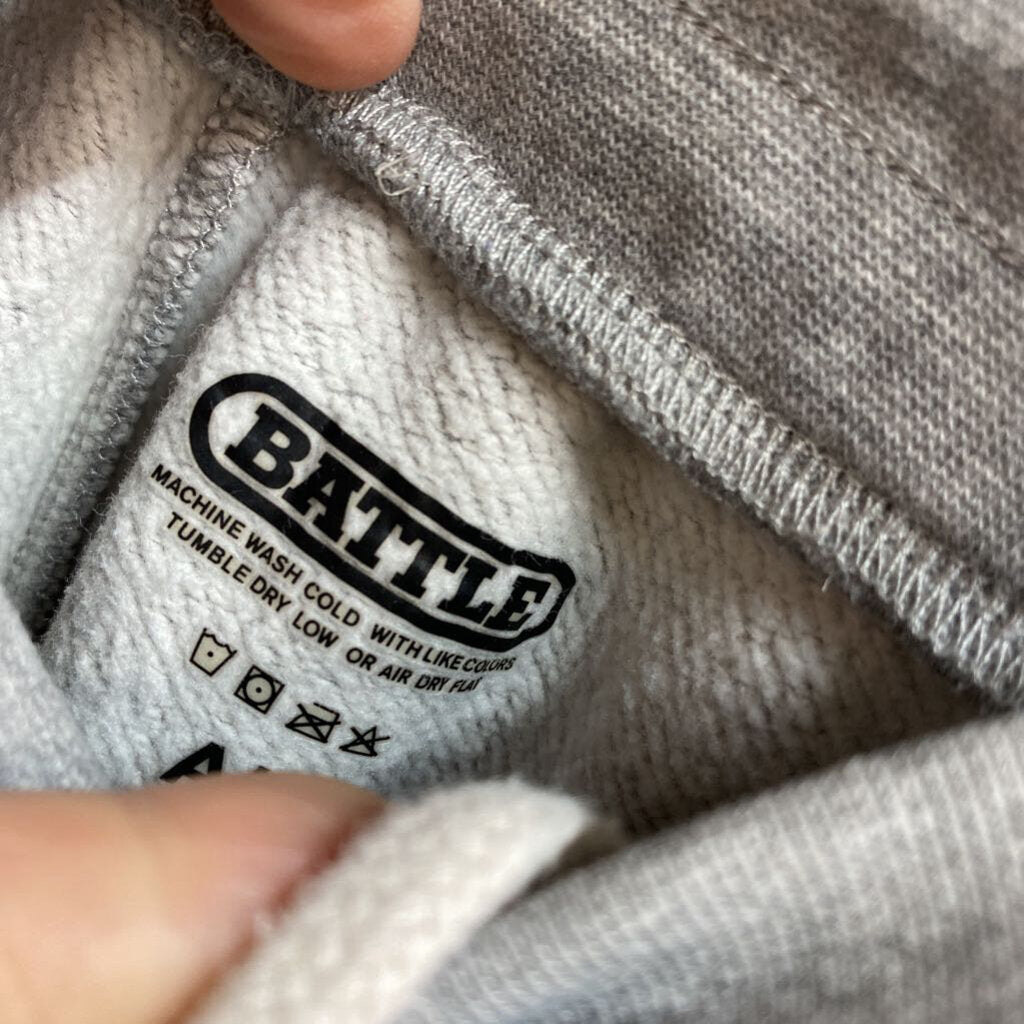 *DRAWSTRING SWEATPANTS WITH GRAPHIC ON LEG ZIP POCKETS