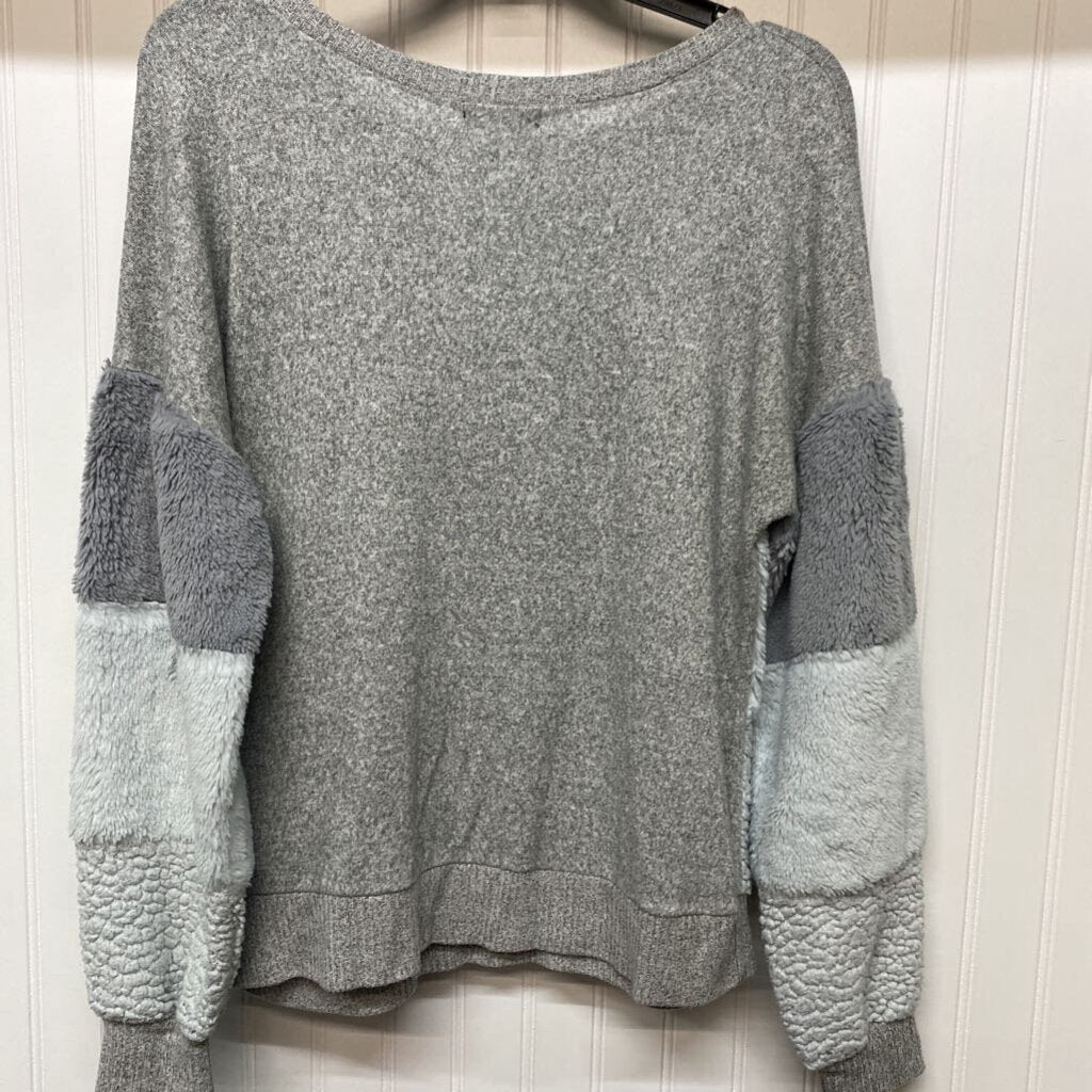 LONG SLEEVE FAUX FUR TOP