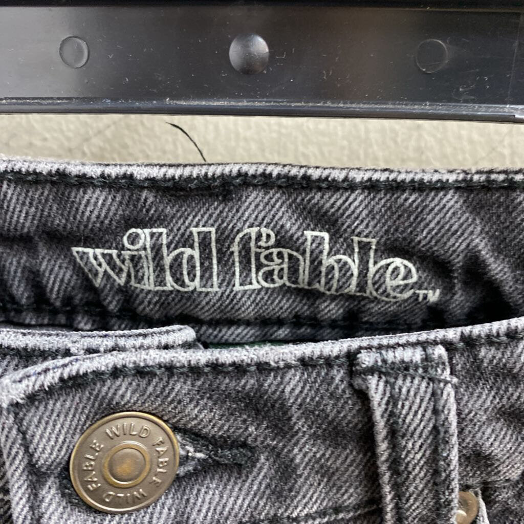 *STRAIGHT LEG DISTRESSED BLACK JEANS