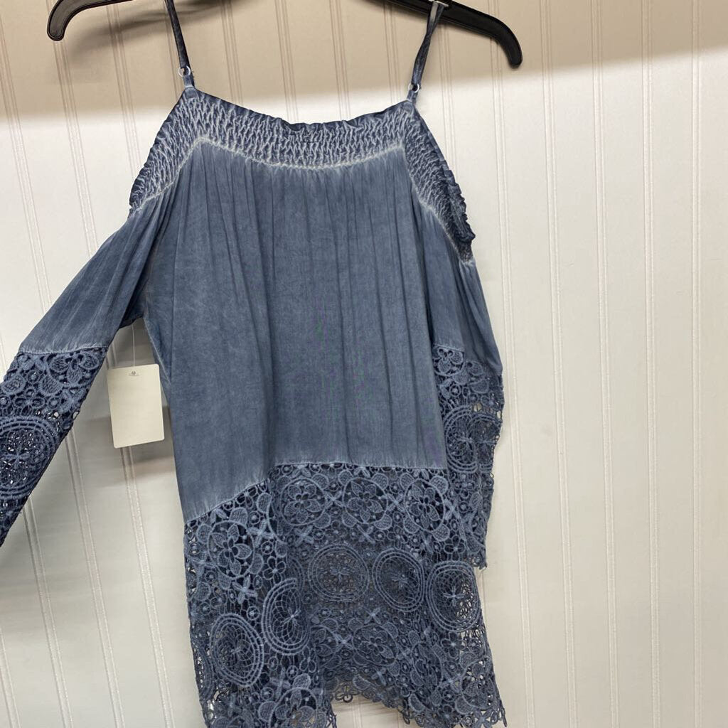 SHORT SLEEVE COLD SHOULDER BLOUSE