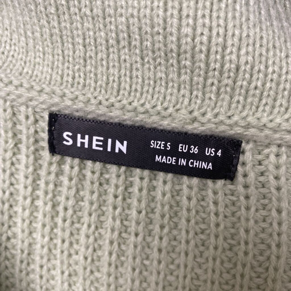 V NECK COLLARED SWEATER