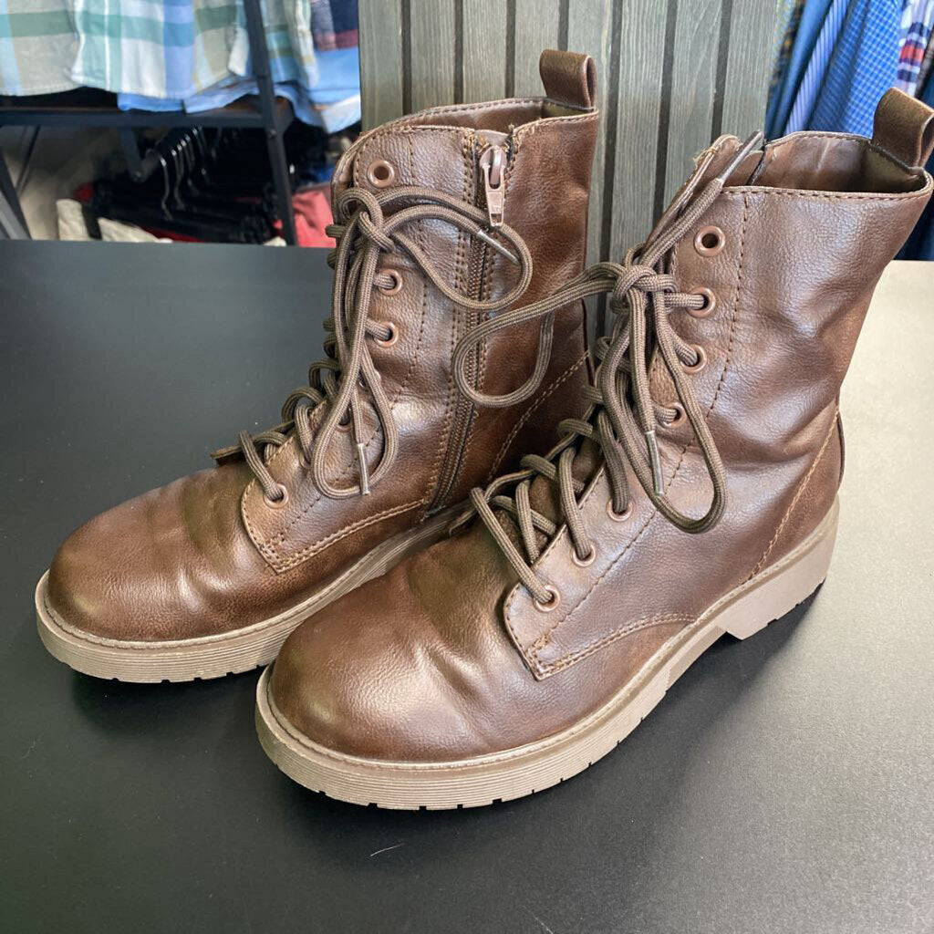*COMBAT LACE UP BOOTS