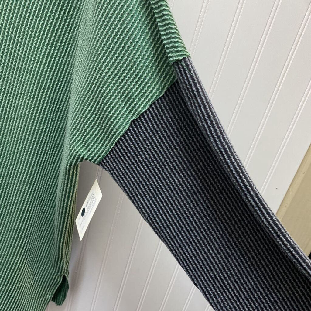 LONG SLEEVE HOODED KNIT TOP