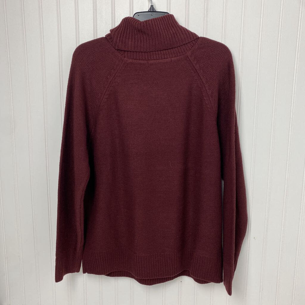 *TURTLENECK KNIT SWEATER