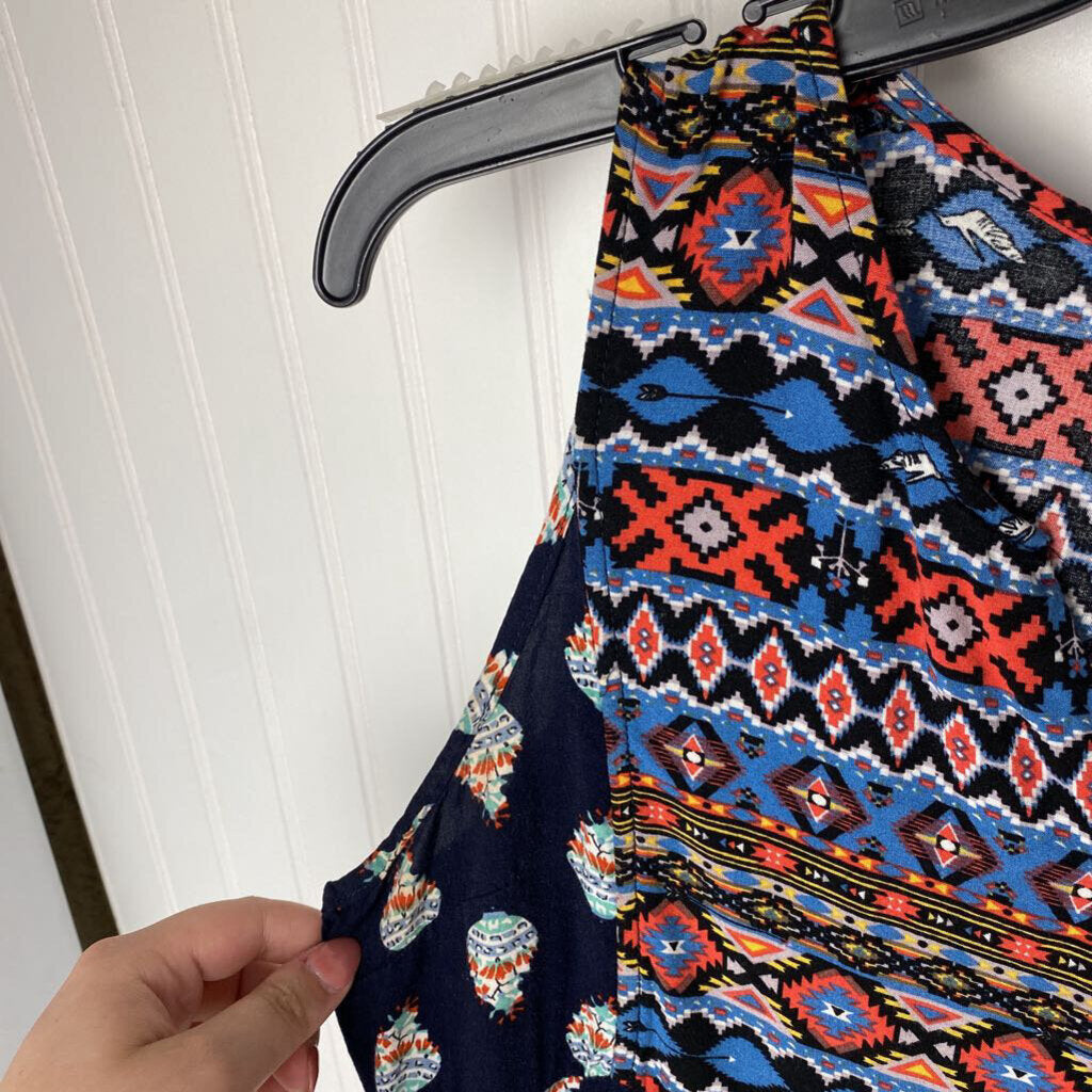 SLEEVELESS TOP