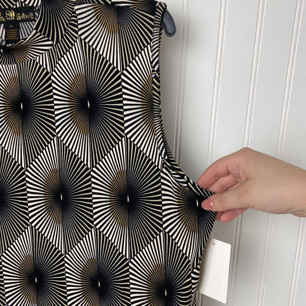 GEOMETRIC MOCK NECK TANK TOP