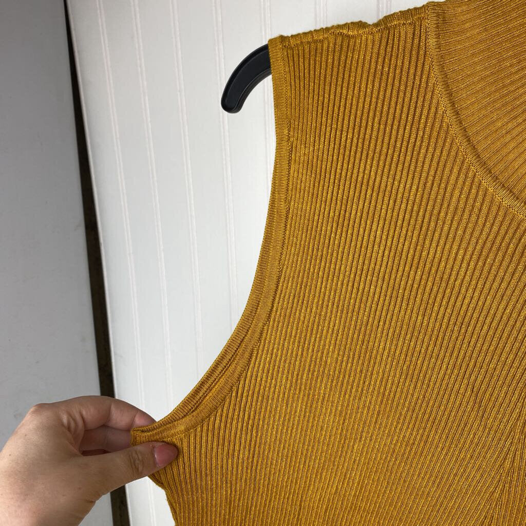 RIBBED MOCK NECK TOP