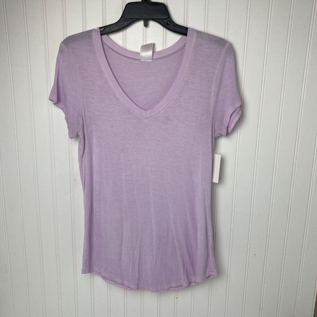 SHORT SLEEVE V NECK TEE