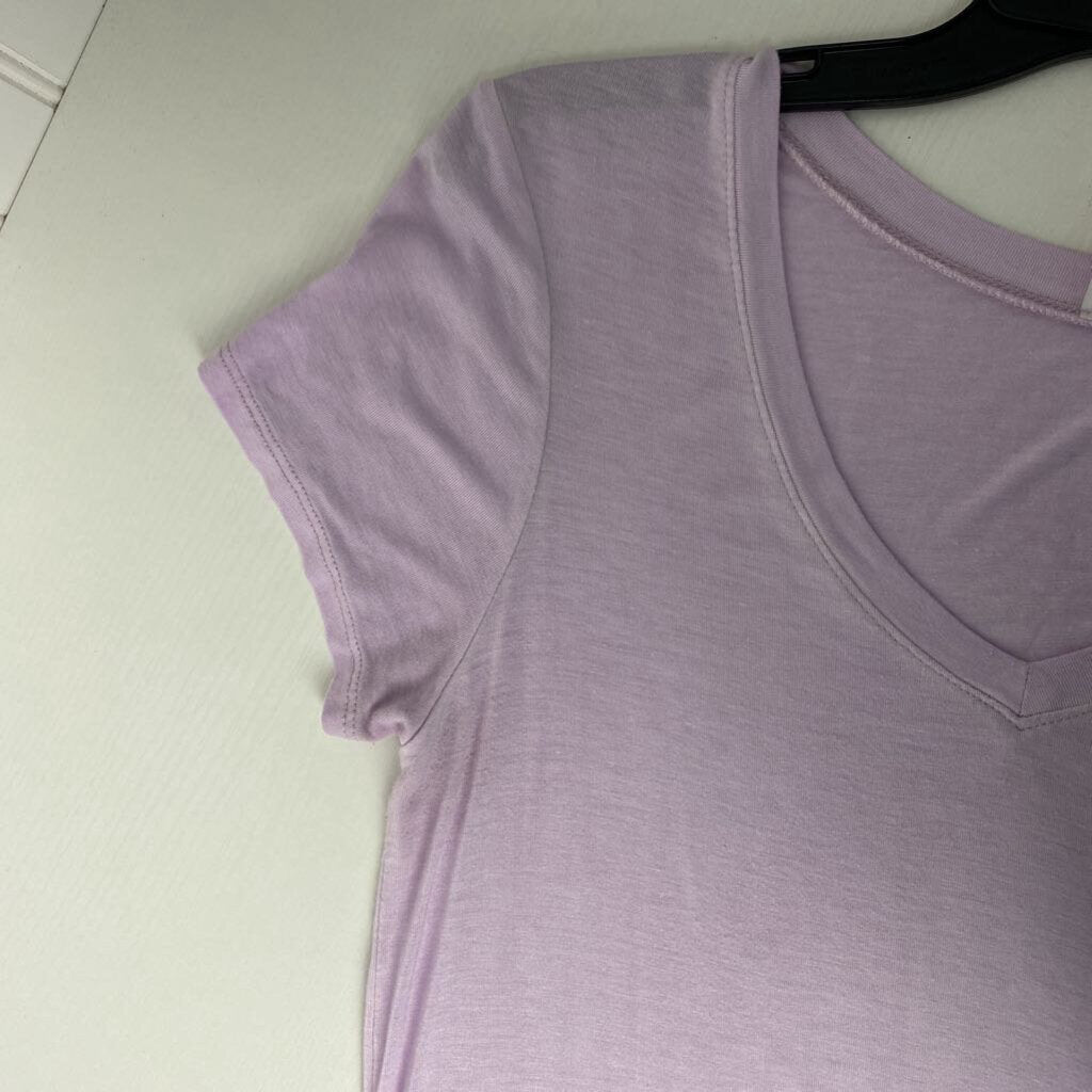 SHORT SLEEVE V NECK TEE