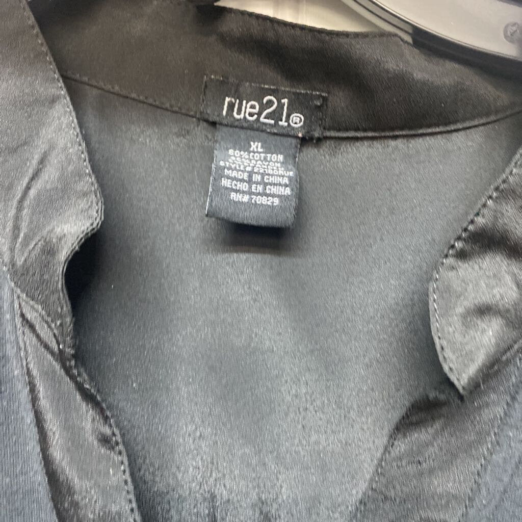 FRONT POCKET SHORT SLEEVED
