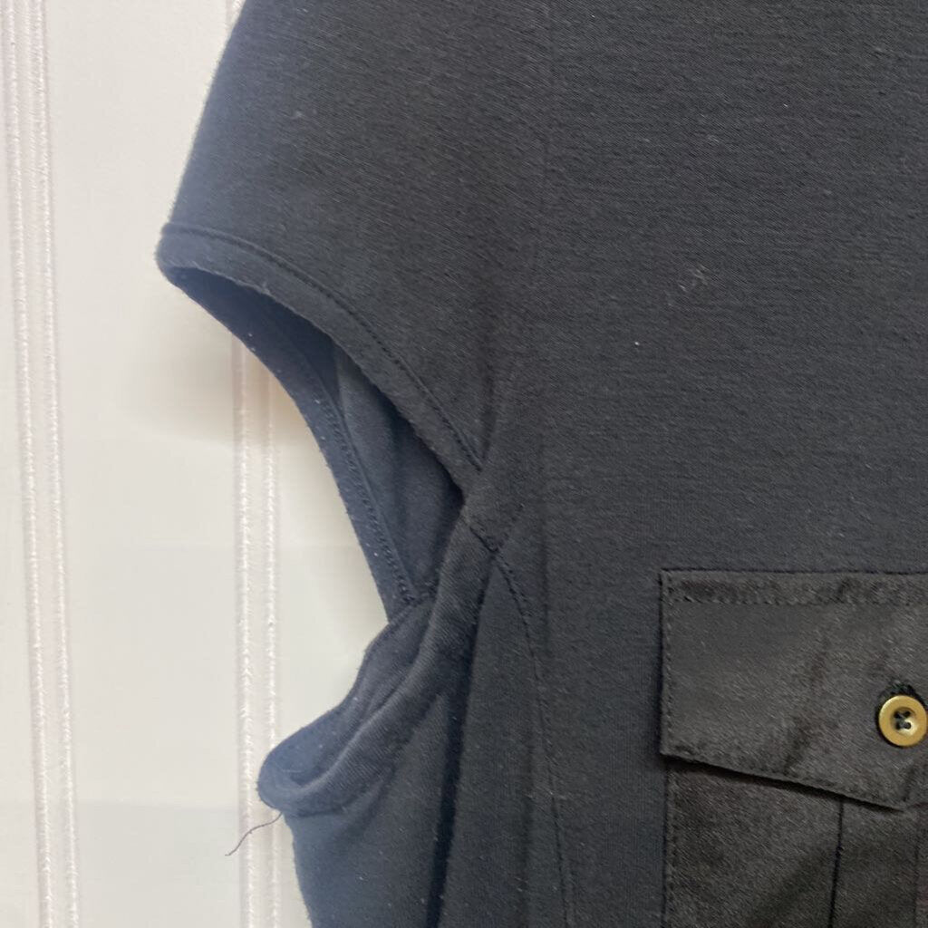 FRONT POCKET SHORT SLEEVED