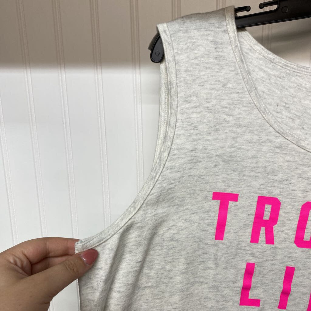 SLEEVELESS TOP