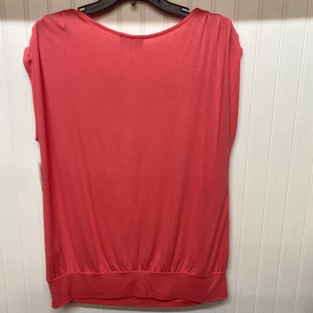 SHORT SLEEVED TOP