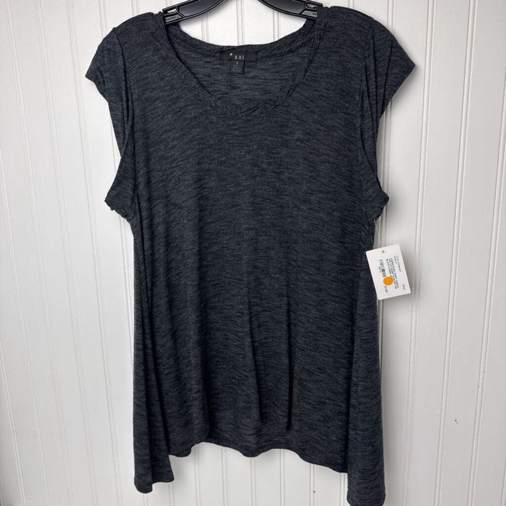 SHORT SLEEVED TOP