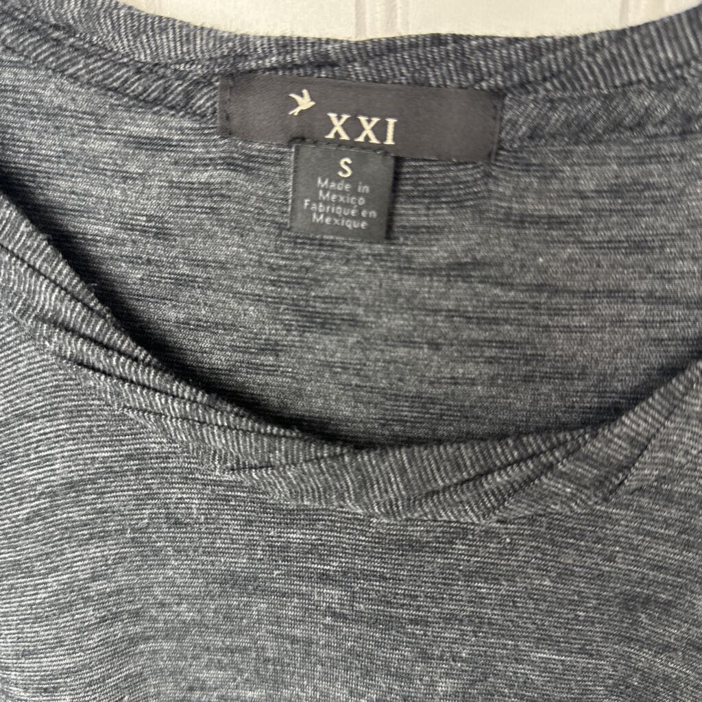 SHORT SLEEVED TOP
