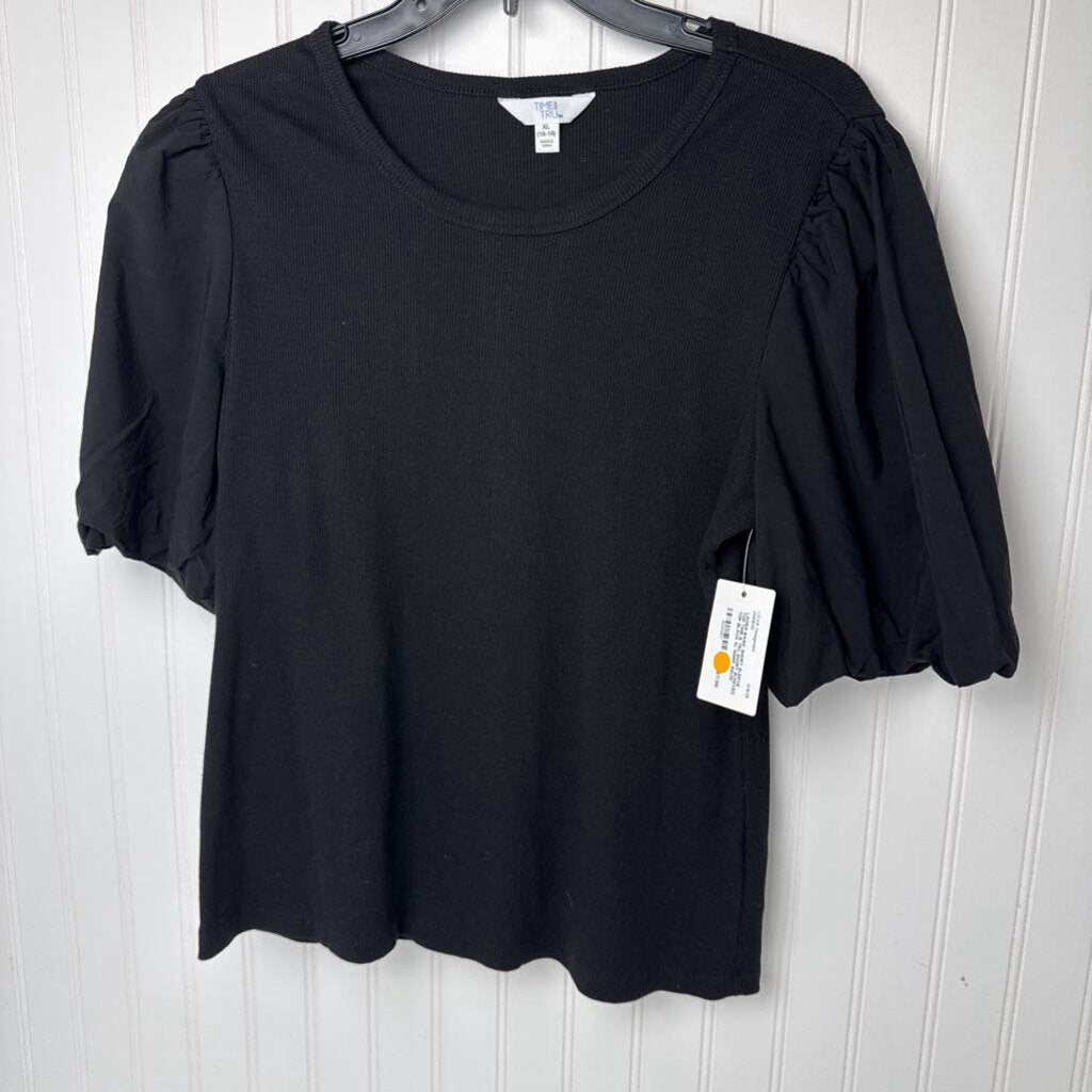 SHORT SLEEVED TOP