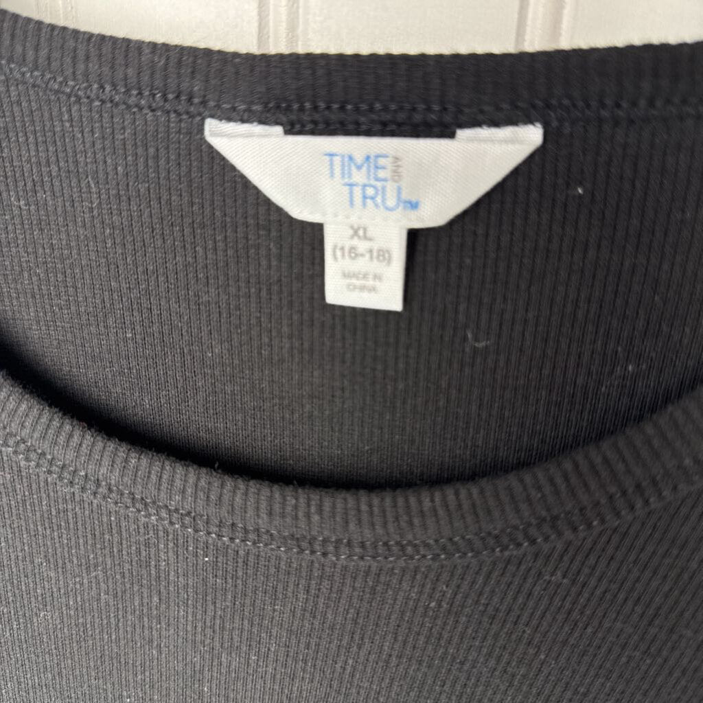 SHORT SLEEVED TOP