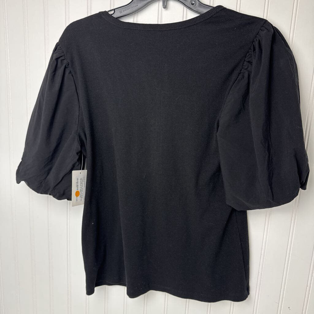 SHORT SLEEVED TOP