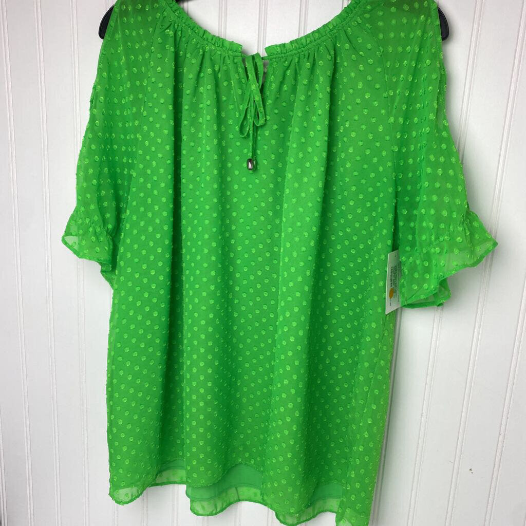 TEXTURED SHORT SLEEVED